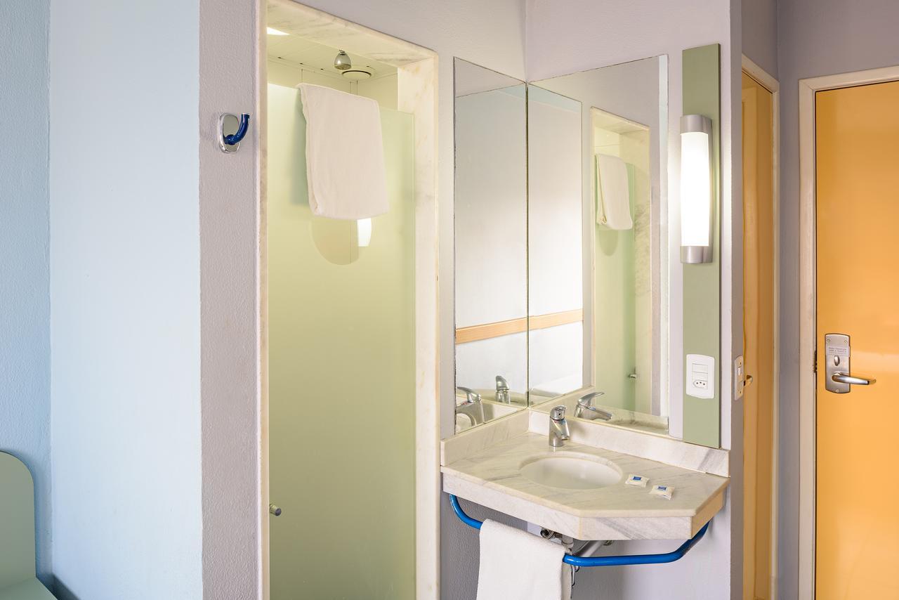 Ibis Budget Belem Bagian luar foto